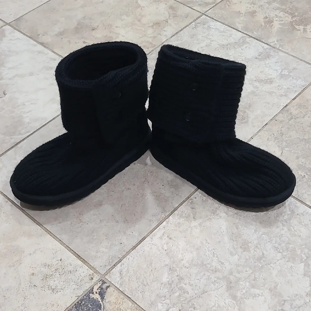 ugs cozy black